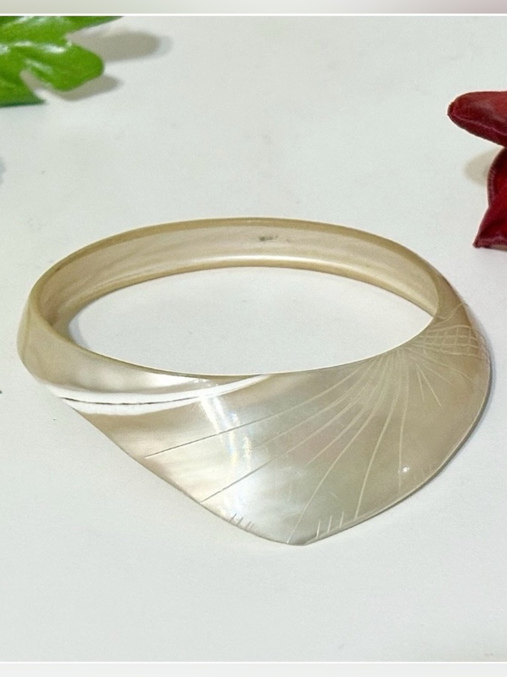 Unique Hand-Carved Mother of Pearl Bangle-Beautiful Sunray Conch Shell Bracelet